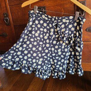 Zara Viscose Black with White Daisy Floral Print Ruffled Skorts Skirt/Shorts Med